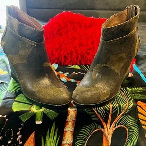 Donald J Pliner Women’s‎ Camo Leather Street Style Statement Zip Ankle Boots 8.5